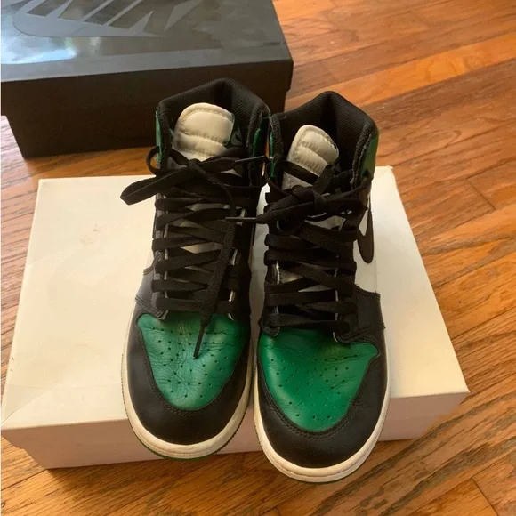 Nike Air Jordan 1 Retro High OG GS Pine Green 2018 575441-302 Size 7y / Wmns 8.5